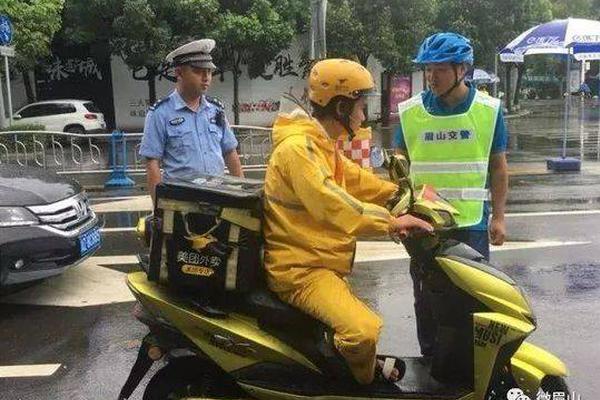 超级房车赛传奇游戏有什么特色内容