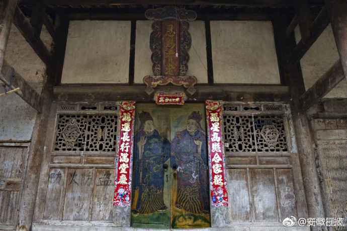 侏罗纪世界进化2造建筑地形不符怎么办
